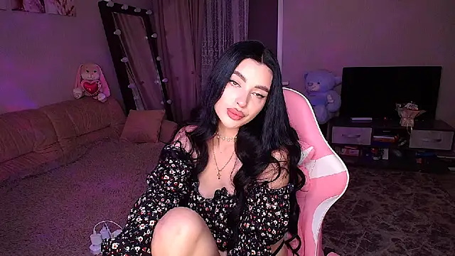   Malika   online show from 10/04/25, 03:02