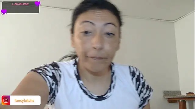 Snapshot of ErikaRika chatting on 12/23/24, 03:11 ErikaRika online show from 12/23/24, 03:11