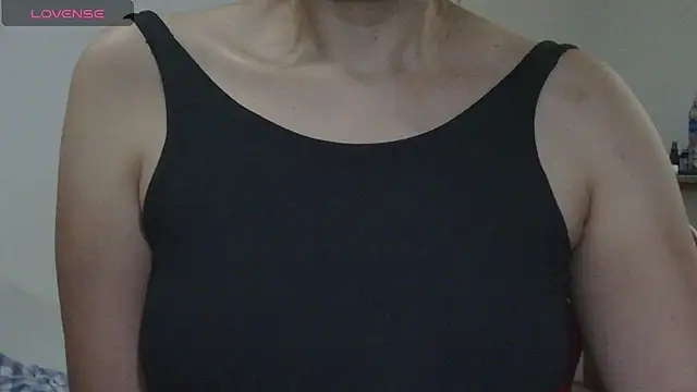 Snapshot of ErikaRika chatting on 02/23/25, 11:04 ErikaRika online show from 02/23/25, 11:04