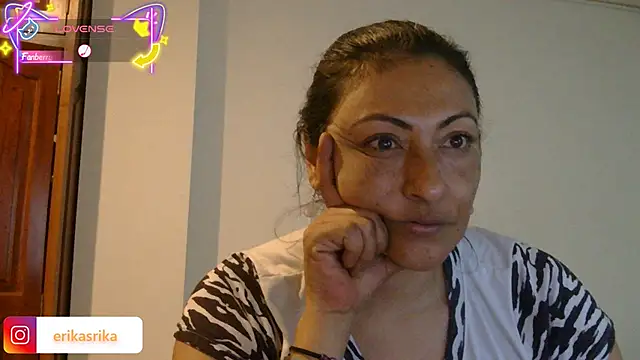 Snapshot of ErikaRika chatting on 10/05/25, 12:45 ErikaRika online show from 10/05/25, 12:45
