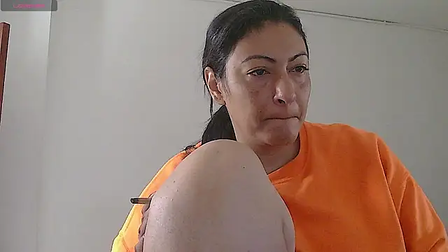 Snapshot of ErikaRika chatting on 10/15/25, 02:36 ErikaRika online show from 10/15/25, 02:36