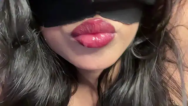 Hottie ishuu online show from 04/03/26, 07:42