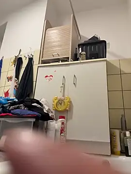 Snapshot of David19932908 chatting on 12/16/25, 07:51 David19932908 online show from 12/16/25, 07:51