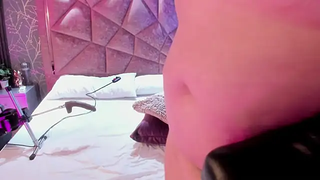 Amanda-Cruz online show from 11/01/25, 12:28