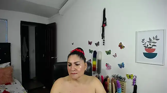 Snapshot of mature_bigboobs10 chatting on 03/03/25, 10:38 mature bigboobs10 online show from 03/03/25, 10:38