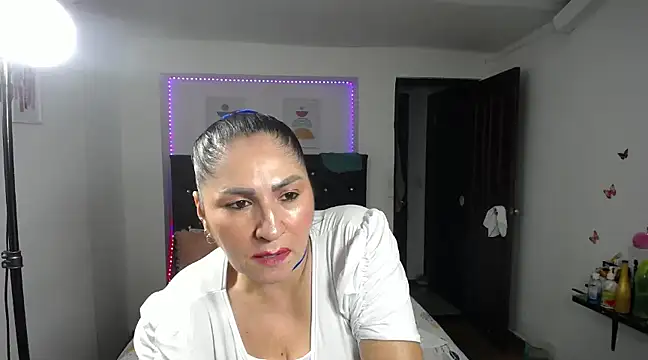 Snapshot of mature_bigboobs10 chatting on 03/02/25, 10:58 mature bigboobs10 online show from 03/02/25, 10:58