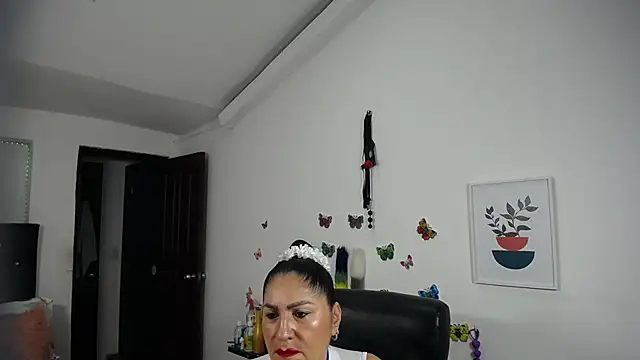 Snapshot of mature_bigboobs10 chatting on 02/23/25, 04:39 mature bigboobs10 online show from 02/23/25, 04:39