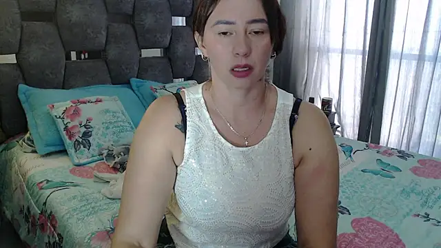 sara hott 1 online show from 02/28/26, 02:17