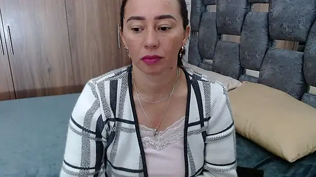 sara hott 1 online show from 03/05/25, 12:44