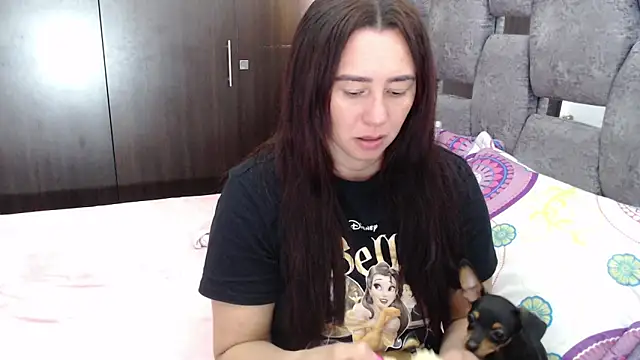 Snapshot of sara_hott_1 chatting on 06/09/26, 04:19 sara hott 1 online show from 06/09/26, 04:19