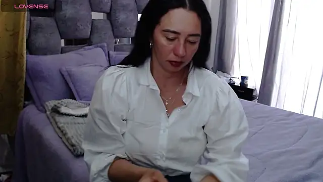 sara hott 1 online show from 10/24/25, 05:12