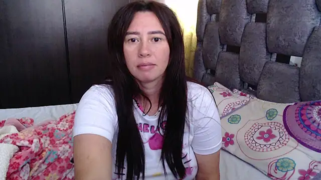 Snapshot of sara_hott_1 chatting on 06/10/26, 02:29 sara hott 1 online show from 06/10/26, 02:29