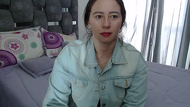 sara hott 1 online show from 04/12/26, 08:23