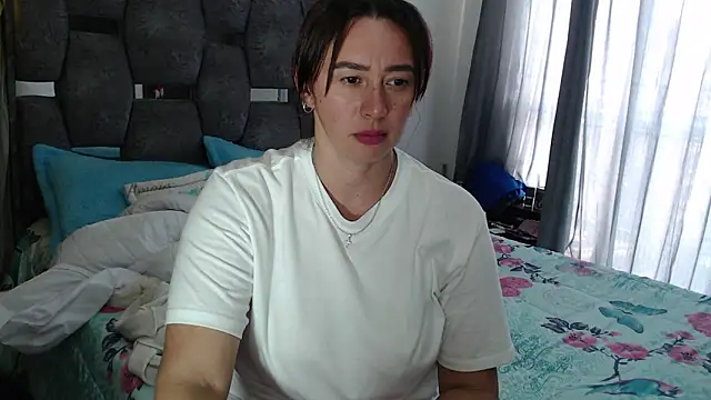 sara hott 1 online show from 02/26/26, 08:20