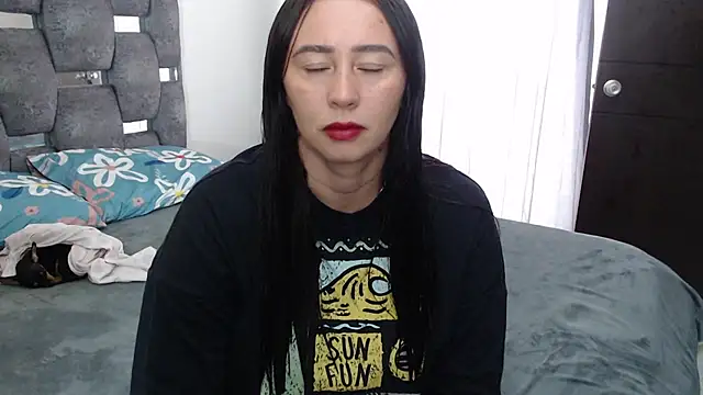 Snapshot of sara_hott_1 chatting on 05/13/26, 03:19 sara hott 1 online show from 05/13/26, 03:19