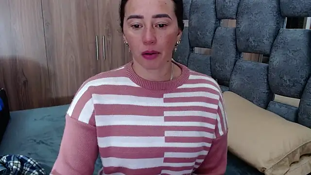 sara hott 1 online show from 02/19/25, 02:01
