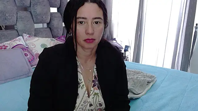 sara hott 1 online show from 11/14/25, 03:37