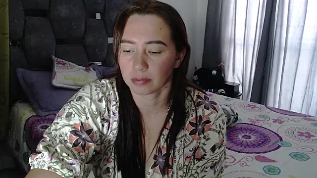 Snapshot of sara_hott_1 chatting on 04/18/26, 07:58 sara hott 1 online show from 04/18/26, 07:58