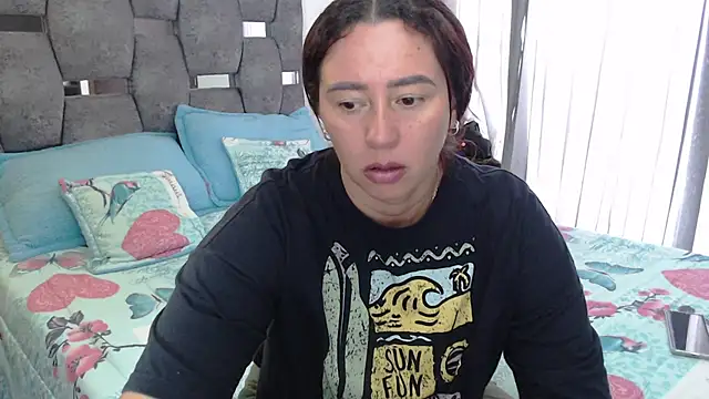 sara hott 1 online show from 03/25/26, 02:38