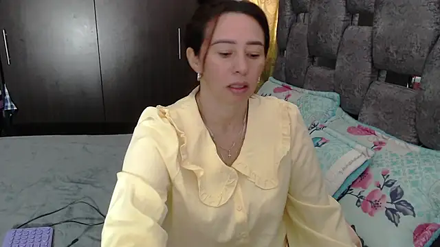Snapshot of sara_hott_1 chatting on 07/19/26, 03:09 sara hott 1 online show from 07/19/26, 03:09