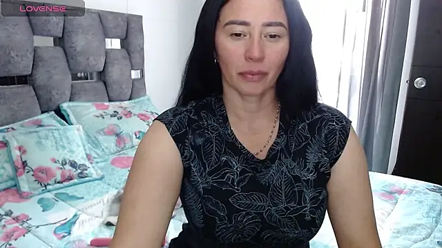 sara hott 1 online show from 10/15/25, 04:15