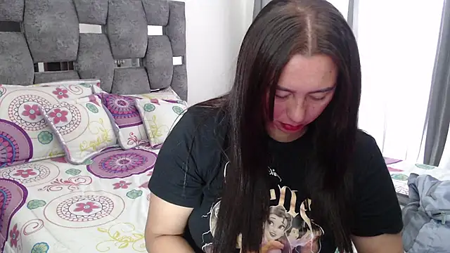 sara hott 1 online show from 04/06/26, 08:21