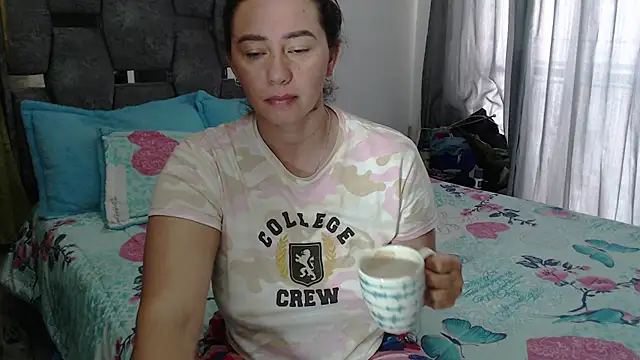 sara hott 1 online show from 03/23/26, 01:33