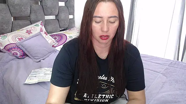 sara hott 1 online show from 04/15/26, 07:51