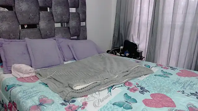 sara hott 1 online show from 11/21/25, 07:57