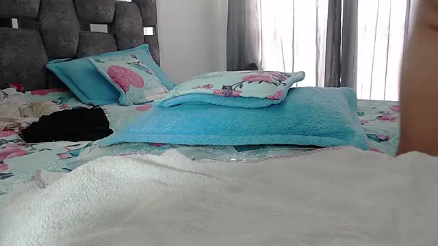 sara hott 1 online show from 02/24/26, 03:13