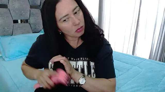 sara hott 1 online show from 09/17/25, 03:25