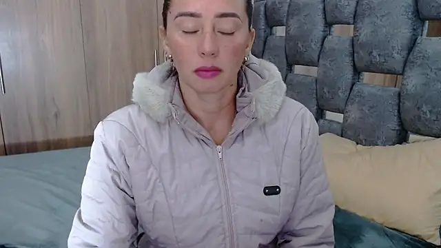 sara hott 1 online show from 02/20/25, 06:57