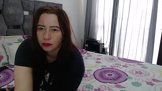 sara hott 1 online show from 04/17/26, 04:32