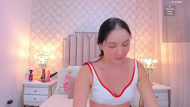 Pia Johnson  online show from 03/30/26, 11:55