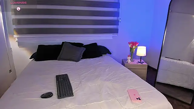 MERIDA TAYLOR online show from 05/11/26, 01:23