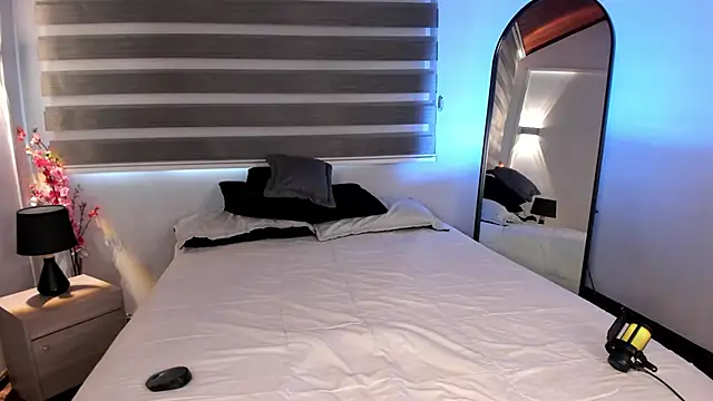 MERIDA TAYLOR online show from 12/03/25, 12:15