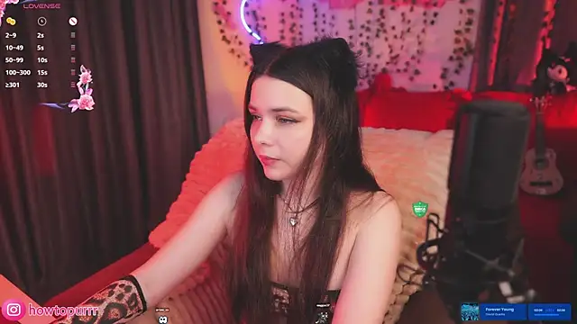 Snapshot of How2Meow chatting on 07/07/26, 05:27 How2Meow online show from 07/07/26, 05:27