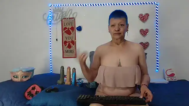Snapshot of loquitaqueen011 chatting on 03/02/25, 06:13 loquitaqueen011 online show from 03/02/25, 06:13