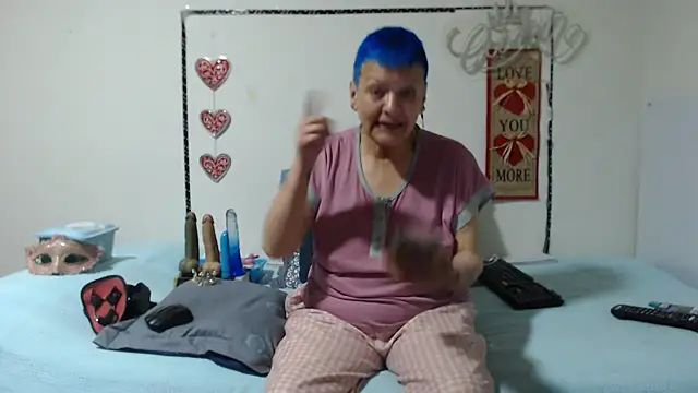 loquitaqueen011 online show from 11/26/25, 02:39