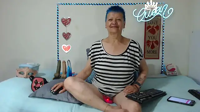 loquitaqueen011 online show from 01/11/26, 02:57