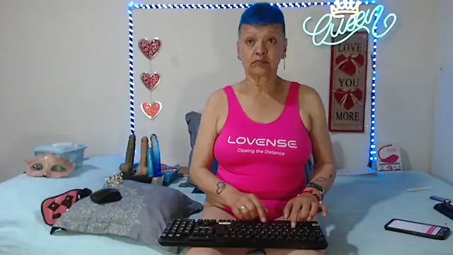 Snapshot of loquitaqueen011 chatting on 05/16/26, 05:23 loquitaqueen011 online show from 05/16/26, 05:23