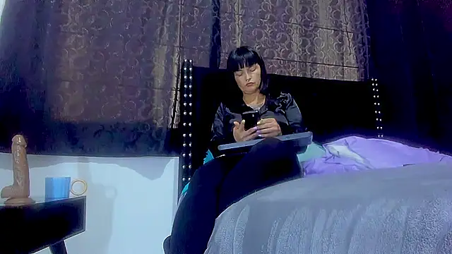 amareto queen online show from 09/30/25, 08:26