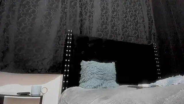 amareto queen online show from 12/18/25, 10:13