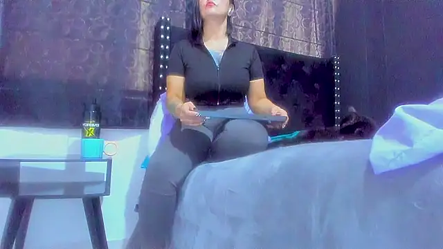 amareto queen online show from 10/19/25, 07:16