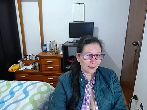Snapshot of latin49 chatting on 09/16/25, 03:29 latin49 online show from 09/16/25, 03:29