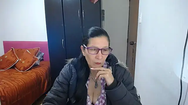 Snapshot of latin49 chatting on 06/26/26, 05:24 latin49 online show from 06/26/26, 05:24