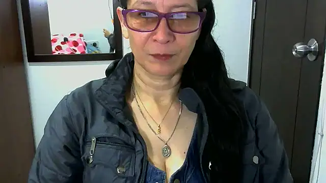 Snapshot of latin49 chatting on 02/09/25, 04:04 latin49 online show from 02/09/25, 04:04