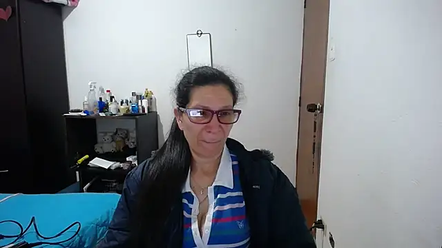 Snapshot of latin49 chatting on 10/24/25, 04:22 latin49 online show from 10/24/25, 04:22