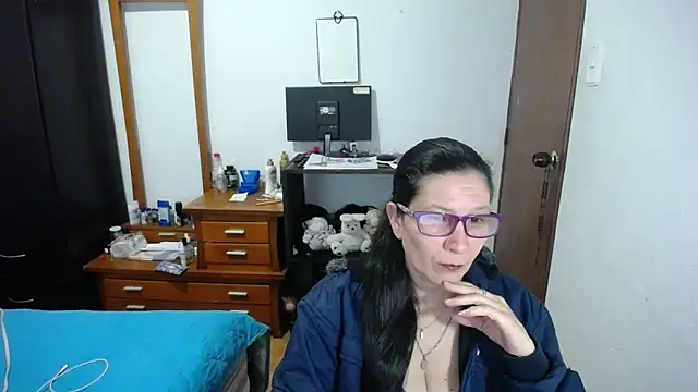 Snapshot of latin49 chatting on 10/15/25, 04:22 latin49 online show from 10/15/25, 04:22