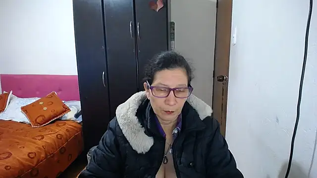 Snapshot of latin49 chatting on 07/11/26, 06:13 latin49 online show from 07/11/26, 06:13